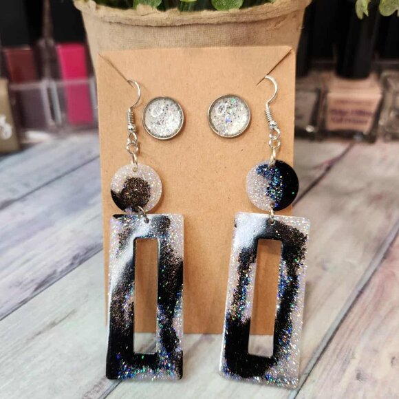 Jewelry - Black and white dangle earring duo